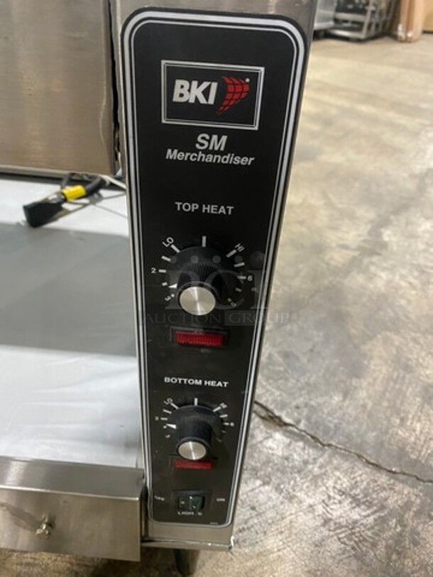 NEW! LATE MODEL! 2016 BKI Commercial Countertop Pass Through Food Warmer Merchandiser! Stainless Steel! On Legs! Model: SM51R SN: 421013C612003 208V 60HZ 1 Phase - Image 6 of 10