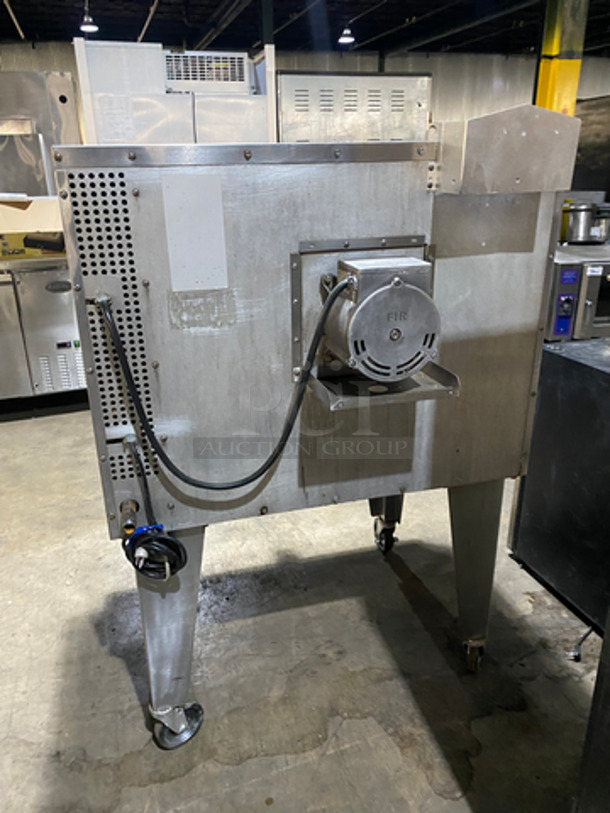 Southbend Commercial Natural Gas Powered Single Deck Convection Oven! SL Series!! With 2 View Through Doors! With Metal Oven Racks! All Stainless Steel! On Casters! - Image 4 of 9