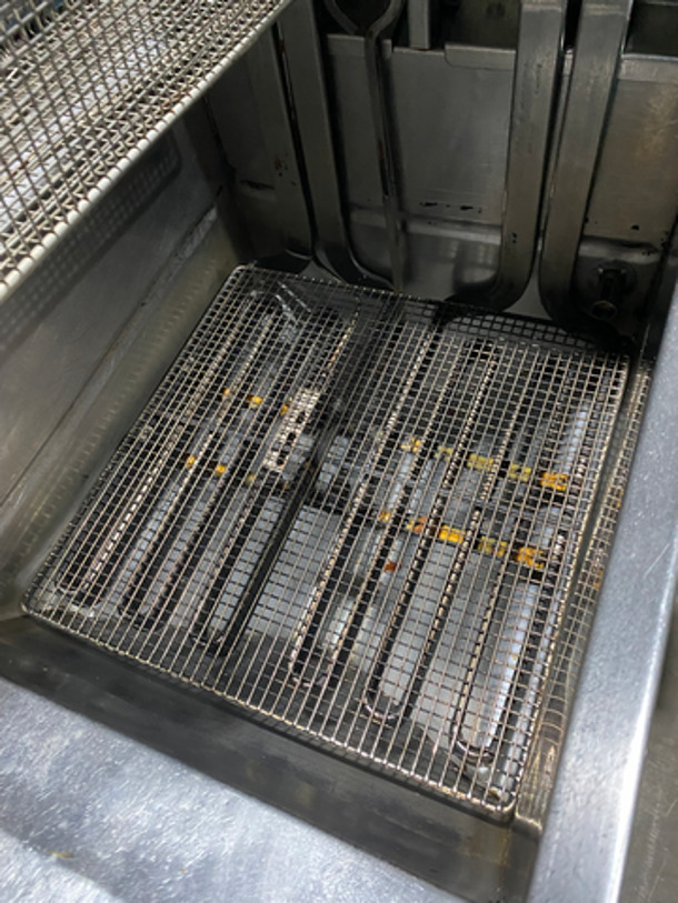 WOW! Frymaster Commercial Electric Powered Deep Fat Fryer! With 2 Frying Baskets! All Stainless Steel! On Legs! Model: H114SC SN: 0101NA0068 208V 60Hz 3 Phase - Image 5 of 9