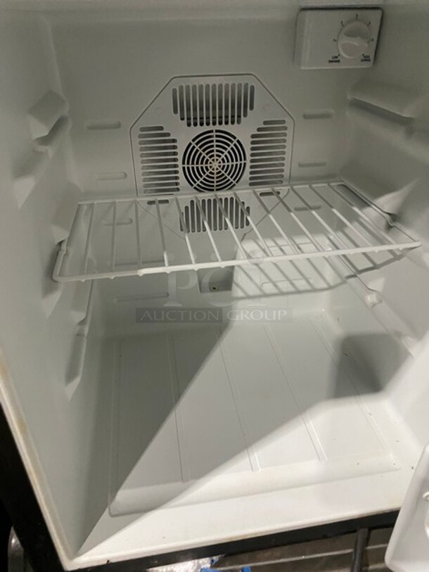 Culinair Stainless Steel Countertop Mini Refrigerator! Model: AF100S - Image 7 of 8