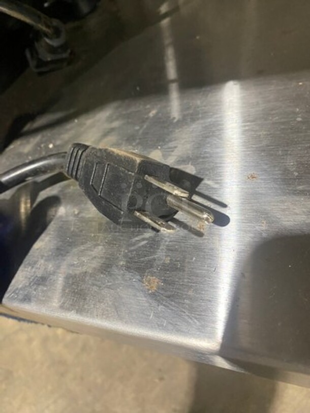 ALL STAINLESS-STEEL IN-LINE Reach In Grab N Go Cooler Display Case Merchandiser! 115V 1 Phase!  - Image 7 of 7