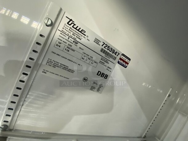 True Commercial 2 Door Reach In Freezer! All Stainless Steel! On Casters! Model: T49F SN: 7253947 115V 60HZ 1 Phase - Image 4 of 7