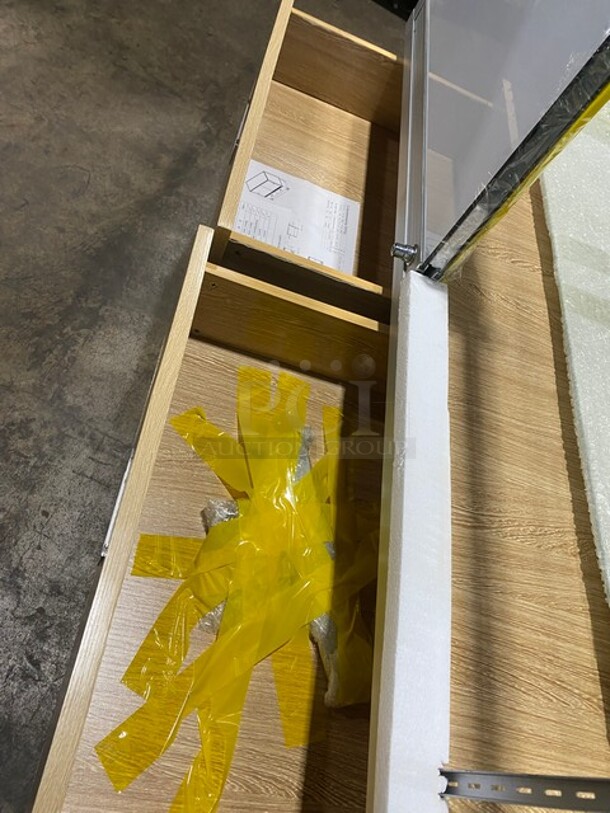 New Out The Box Display Case Merchendiser! - Image 6 of 9