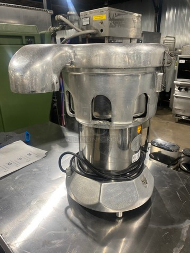 Ruby Commercial Countertop Juicer Extractor! Solid Stainless Steel! Model: RUBY2000 SN: 3098 115/117V 60HZ 1 Phase - Image 3 of 7