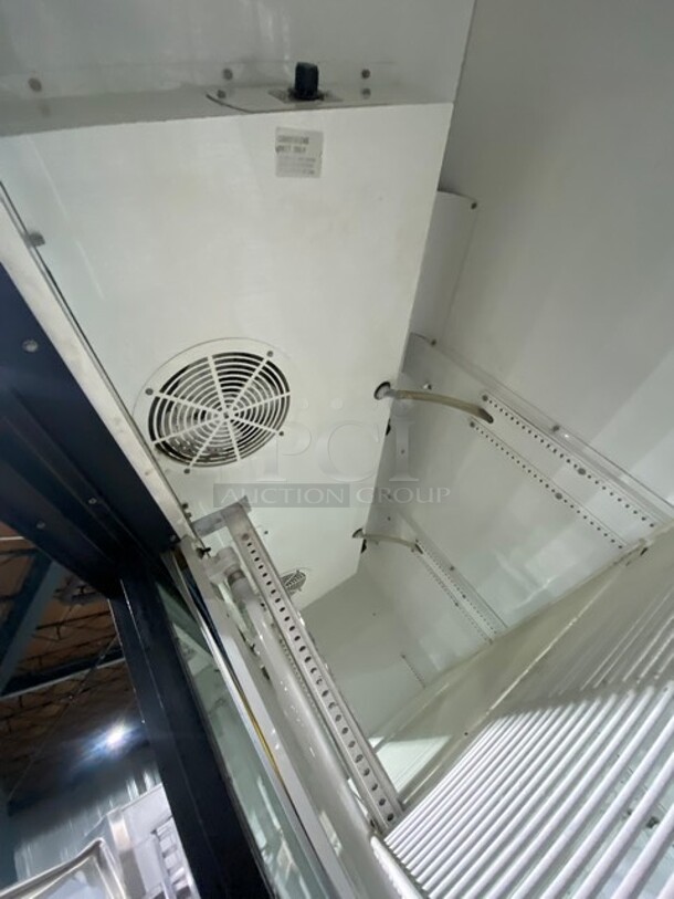 True 3 Sliding Door Cooler Merchandiser! With Poly Coated Racks! Model GDM69 Serial 11920903! 115V 1 Phase! - Image 6 of 8