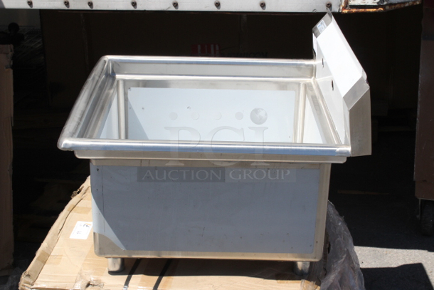 BRAND NEW SCRATCH & DENT! Steelton 522CS12424K 29 1/2" 18-Gauge Stainless Steel One Compartment Commercial Sink without Drainboard - 24" x 24" x 12" Bowl. Bowl & Drain Only. 30x29-1/2x43-3/4 - Image 3 of 6