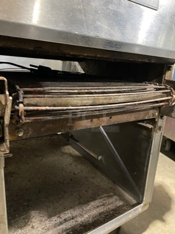 SWEET! LATE MODEL! 2019 Nieco Commercial Countertop Natural Gas Powered Automatic Broiler! With Conveyor Belt! All Stainless Steel! On Small Legs! Model: JF62GCR SN: 93451769 120V 50/60HZ 1 Phase - Image 7 of 10