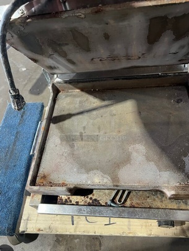 Waring Commercial Countertop Panini/Sandwich Tostato Supremo Grill! All Stainless Steel! Press With Flat Surface! Model: WFG250 120V - Image 3 of 5