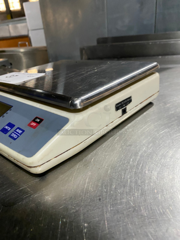 Globe Countertop Electric Food Scale! Model: GPS10 SN: 8030784 - Image 2 of 5