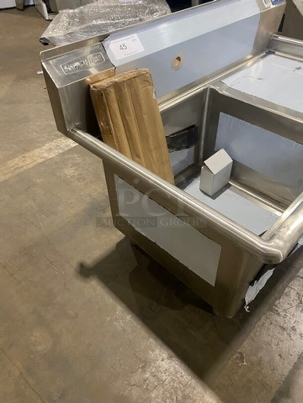 NEW! SCRATCH-N-DENT! Sapphire Single Compartment Prep Sink! With Single Side Drain Board! With Back Splash! All Stainless Steel! With Legs! Model: SMS2020R - Image 2 of 7