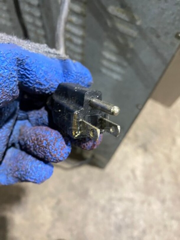 Auto Doner Commercial Countertop Natural Gas Powered Vertical Broiler Gyro Machine! All Stainless Steel! Model: G300 SN: 34296 - Image 10 of 10