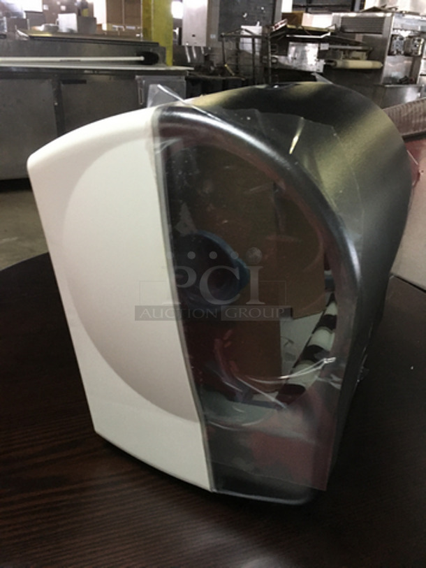 NEW! IN THE BOX! Georgia Pacific Wall Mount Motion Activated Paper Towel Dispenser! 3x Your Bid! - Image 4 of 7
