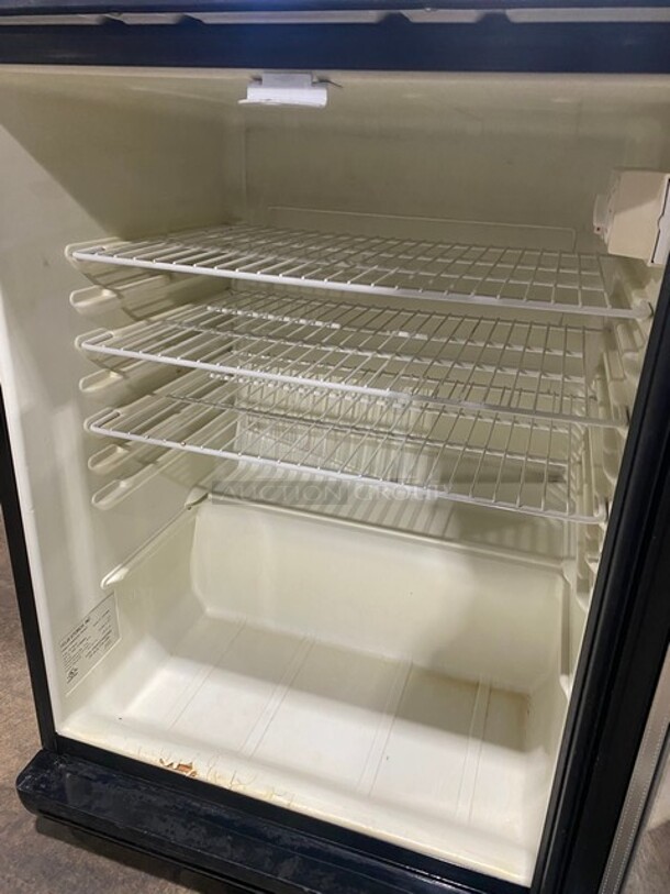 Felix Storch Commercial Countertop Single Door Cooler Merchandiser! With Poly Coated Racks! Model SCR600BL Serial 200110000093! 120V! - Image 5 of 7