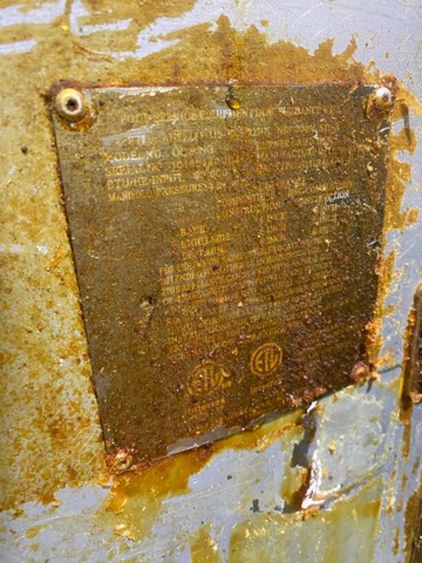 Qualite Commercial Natural Gas Powered Deep Fat Fryer! With Backsplash! With 2 Metal Frying Baskets! All Stainless Steel! Model: QL9NG - Image 8 of 9