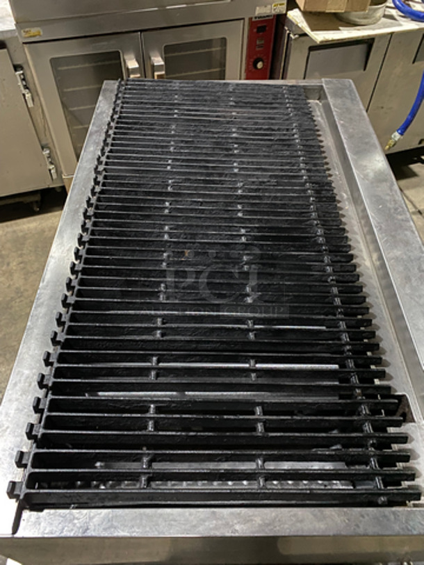 Radiance Commercial Countertop Natural Gas Powered Char Broiler Grill! 8 Burners! Stainless Steel Body! - Image 5 of 9