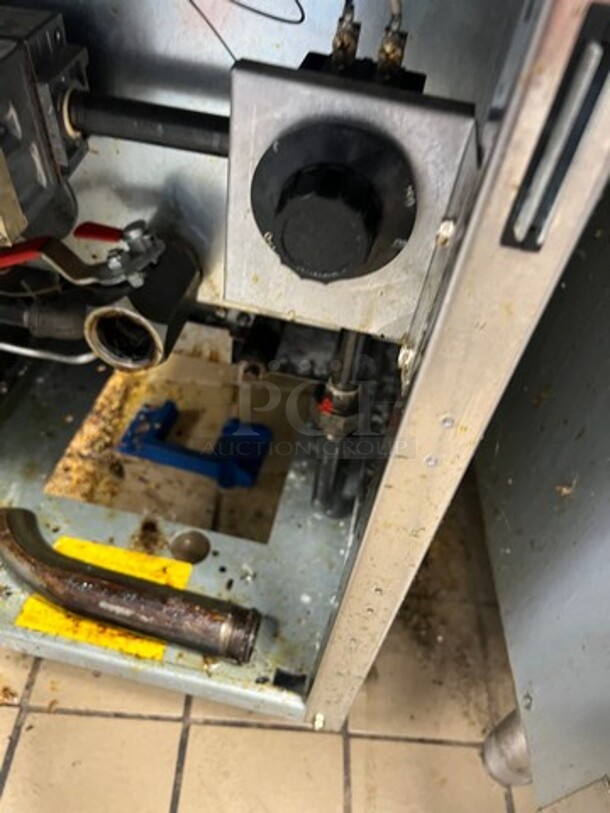 Frymaster Commercial Natural Gas Powered Deep Fat Fryer! With 2 Frying Baskets! With Backsplash! All Stainless Steel! On Casters! WORKING WHEN REMOVED! - Image 5 of 8