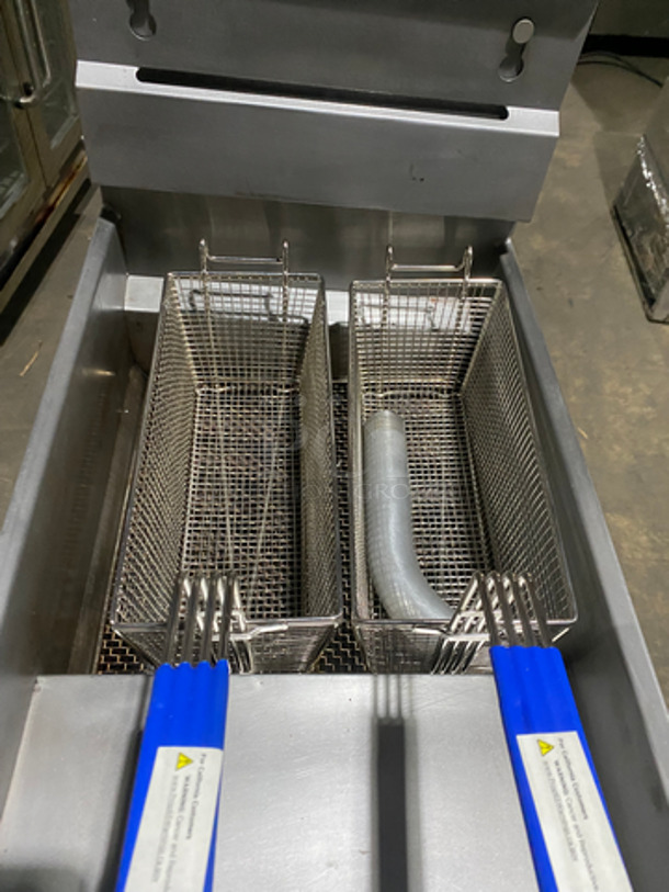 NICE! Pitco Natural Gas Powered 3 Burner Deep Fat Fryer! With 2 Metal Frying Baskets! All Stainless Steel! On Legs! Model: 35C SN: G20HA030233  - Image 5 of 8