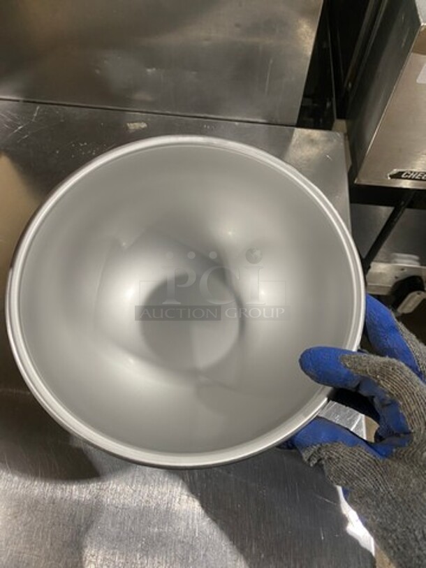 NEW! IN THE BOX! Vollrath Stainless Steel Mixing Bowls! - Image 3 of 6