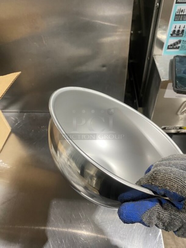 NEW! IN THE BOX! Vollrath Stainless Steel Mixing Bowls! - Image 6 of 6