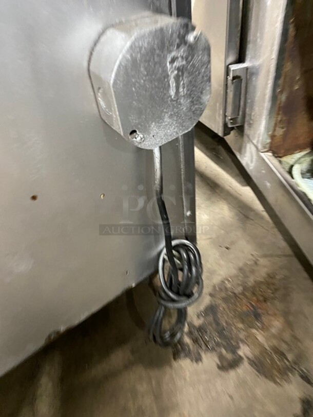 NICE! Southbend Commercial 6 Burner Stove! With Full Size Oven Underneath! With Raised Backsplash! All Stainless Steel! Model P32DBBB Serial 05M09248! On Casters! - Image 11 of 11