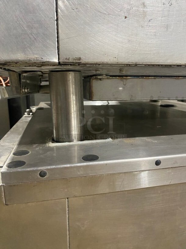Alto Shaam Commercial Combitherm Convection Oven! All Stainless Steel! On Legs! MODEL 610ESIN SN:530098000 208-240V 3PH! 2 X Your Bid Makes One Unit! - Image 9 of 12