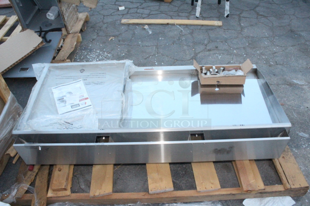 BRAND NEW SCRATCH & DENT! Cooking Performance Group GTU-CPG-60-L Ultra Series 60" Chrome Plated Liquid Propane 5-Burner Countertop Griddle - 150,000 BTU. Missing knobs.  - Image 4 of 9