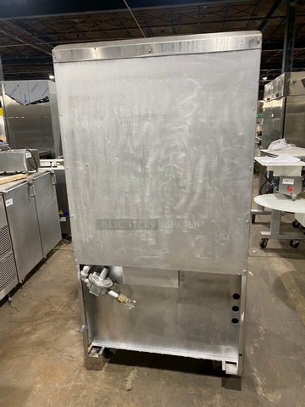 Jade Range Commercial Natural Gas Powered French Top/Hot Plate Stove! With Full Size Oven Underneath! With Metal Oven Racks! With Backsplash And Double Overhead Shelves! All Stainless Steel! On Casters! - Image 4 of 9