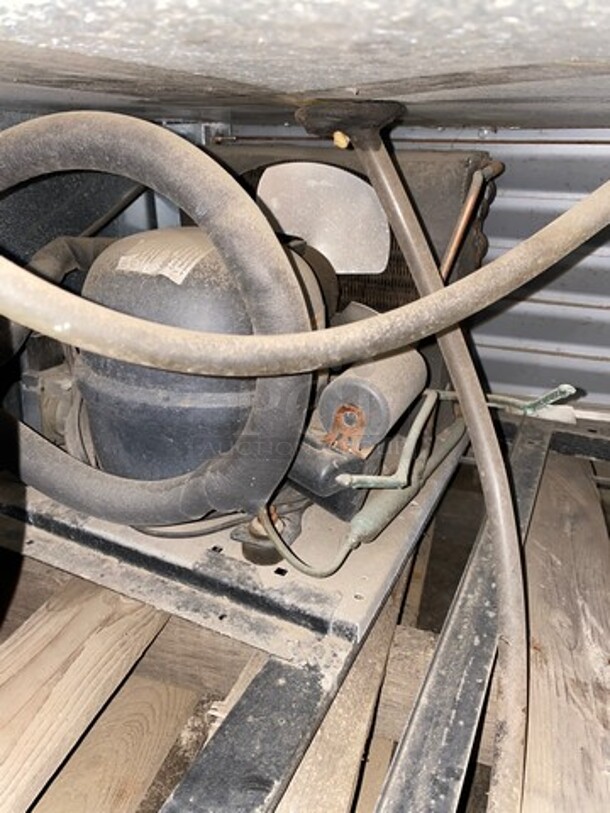 True Commercial Single Door Reach In Refrigerator Merchandiser! With View Through Door! Model: GDM26 SN: 4163902 115V 60HZ 1 Phase - Image 8 of 8