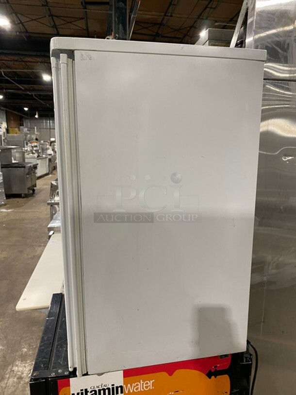 Nice! Avanti White Mini Fridge! With Poly Shelves! - Image 3 of 8