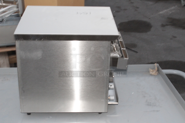 BRAND NEW SCRATCH & DENT! Vollrath CT2H-120250 JT1H Conveyor Toaster with 2 1/2" Opening - 120V, 1600W. S/N: 0194-01767391-008. Minor denting. Glass heating tube is good. 14-1/2x16-1/2x14-3/16 - Image 3 of 6