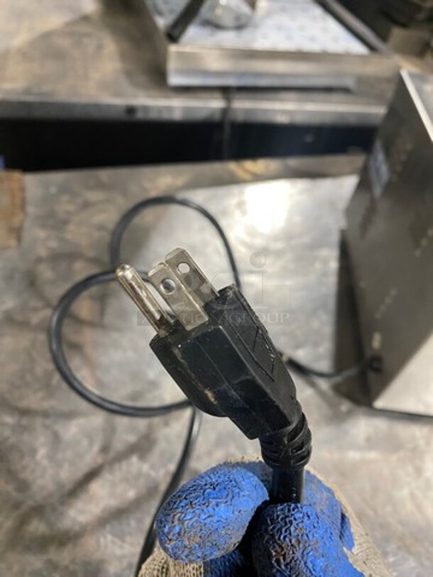 Winco Commercial Countertop Single Well Food Warmer! All Stainless Steel! MODEL FWS600 SN:FWS60010013001 120V - Image 7 of 8