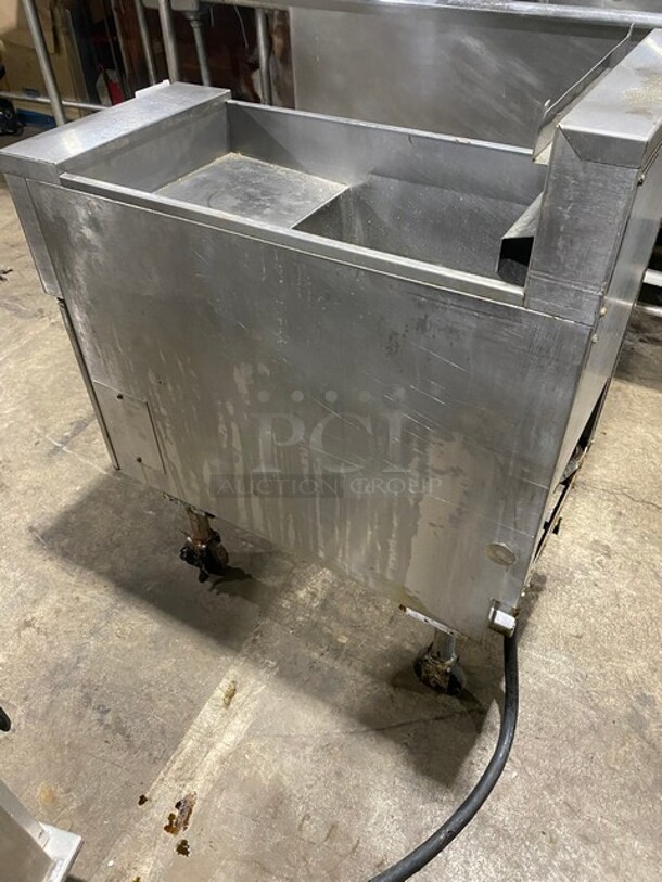 Pitco Soltice Series Electric Powered Deep Fat Fryer! w/ Digital Control -Electric Powered! 208V! 3phase! MN:SFSE14-8
SN EO8FE022897! On casters!  - Image 4 of 9