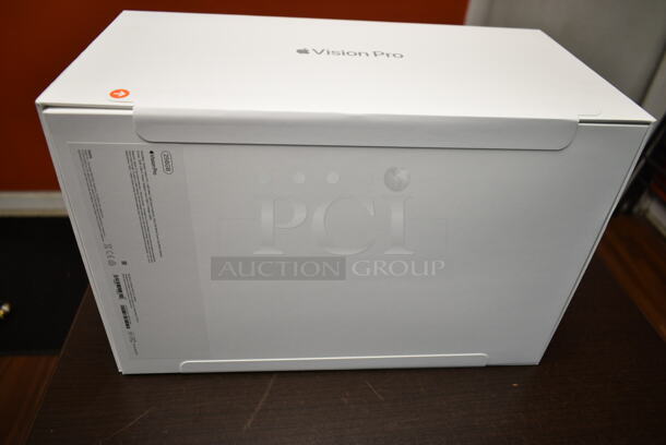 BRAND NEW IN BOX! Apple A2117 Vision Pro. 256 GB. - Image 4 of 5