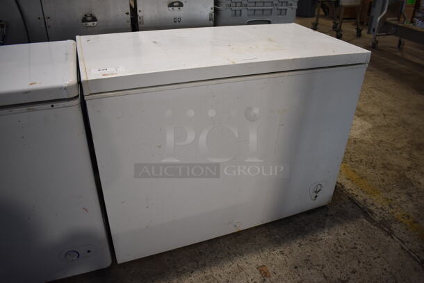 Electrolux FFFC09M1RW Metal Chest Freezer. 115 Volts, 1 Phase. 44x24x33. Tested and Working! - Image 4 of 6