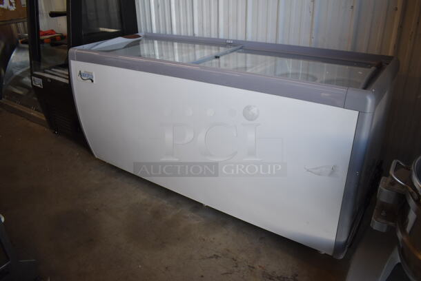 BRAND NEW SCRATCH AND DENT! Avantco 360ADC12HC Metal Commercial Chest Freezer Merchandiser on Commercial Casters. 115 Volts, 1 Phase. 71x28x34. Tested and Working! - Image 3 of 10
