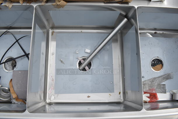 BRAND NEW SCRATCH AND DENT! Regency 600DDTS108R 16-Gauge 9' Soiled / Dirty Dish Table with 3-Compartment Sink - 20" x 20" x 12" Bowls - Right Drainboard.   - Image 9 of 11