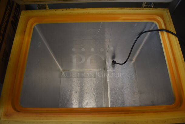 Sears 253.12502410 Chest Freezer. 115 Volts, 1 Phase. 29x21x32.5. Tested and Working! - Image 4 of 5