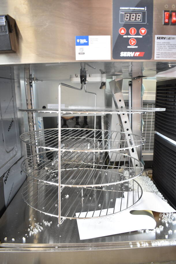 BRAND NEW SCRATCH AND DENT! ServIt 423PDW18D2 Stainless Steel Commercial Countertop Self-Service Pizza Warmer with 4-Shelf Rotating Rack. See Pictures for Broken Glass. 120 Volts, 1 Phase. Tested and Working! - Image 6 of 8