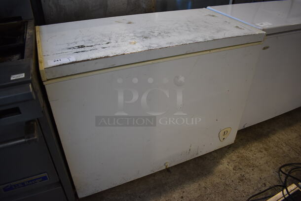 Electrolux FFFC09M1RW Metal Chest Freezer. 115 Volts, 1 Phase. 44x24x33. Tested and Does Not Power On - Image 2 of 6