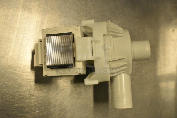 2 BRAND NEW SCRATCH AND DENT! Items Including HP9740720000 Hobart 00-974072-00001 Manifold Upper AM15, HP00918203 Hobart 00-918203 Drain Pump 60 Hz. 2 Times Your Bid!  - Image 3 of 7