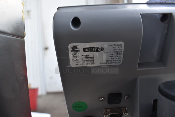 BRAND NEW SCRATCH AND DENT! Torrey FS-250/500 Stainless Steel Commercial 500 Pound Capacity Digital Scale.  24x29x34. Tested and Working! - Image 6 of 6