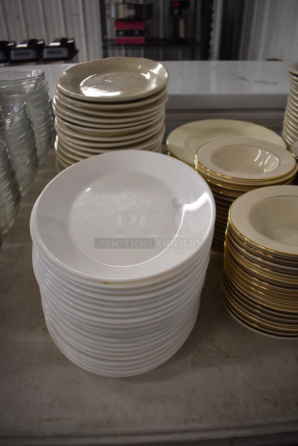 ALL ONE MONEY! Lot of Items on Tabletop Including Glass Plates, Ceramic Plates and Pitchers - Image 6 of 9