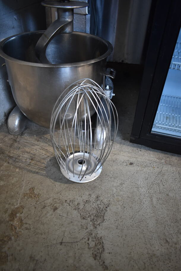 Hobart A200 Metal Commercial Countertop 20 Quart Planetary Dough Mixer w/ Stainless Steel Mixing Bowl, Dough Hook and Whisk Attachments. 115 Volts, 1 Phase. Tested and Working! - Image 2 of 10