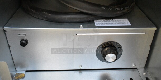 BRAND NEW SCRATCH AND DENT! 2023 Avantco 177EF40D Stainless Steel Commercial 40 lb. Electric Floor Fryer - 240 Volts, 1 Phase.  - Image 10 of 11