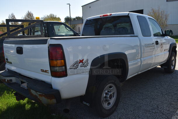 2005 GMC Sierra 4x4 4 Door Pick Up Truck. Odometer Reads 71,513. VIN 1GTHK29U45E234117. Title In Hand. Vehicle Runs and Drive. See Lot #8 For Additional Pictures. - Image 4 of 12
