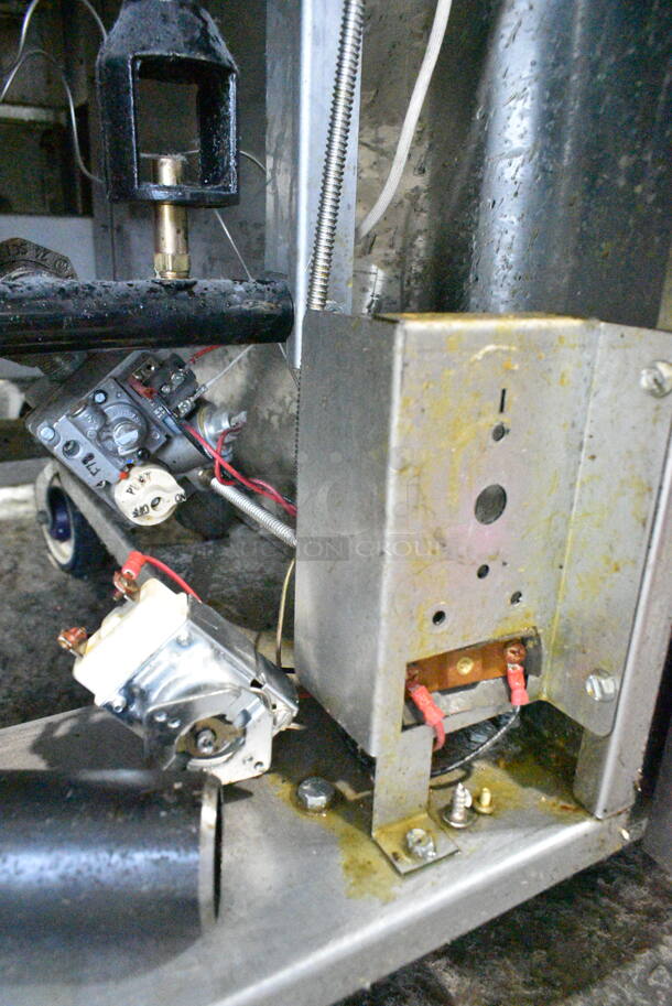 Royal REEF-35 Stainless Steel Commercial Floor Style Natural Gas Powered Deep Fat Fryer on Commercial Casters. 24,000 BTU.  - Image 6 of 7
