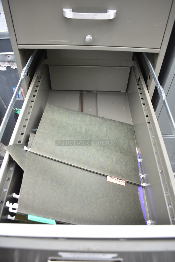 Metal 4 Drawer Filing Cabinet.  - Image 4 of 6