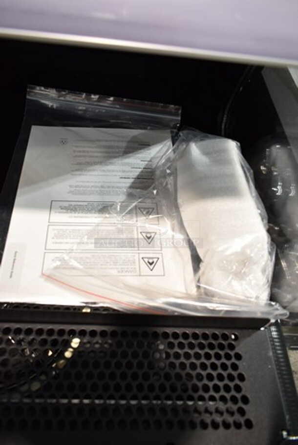 BRAND NEW SCRATCH AND DENT! Avantco 189BVAC28HC 28" Black Refrigerated Air Curtain Merchandiser. Tested and Working! - Image 5 of 6