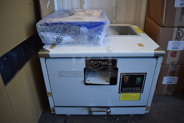 BRAND NEW SCRATCH AND DENT! Bar Maid CP-3000-D Stainless Steel Commercial Countertop Cutlery Dryer / Polisher Machine w/ 3 Boxes of Polishing Refill Beads. 110-120 Volts, 1 Phase. 22.5x20.5x17. Tested and Working!