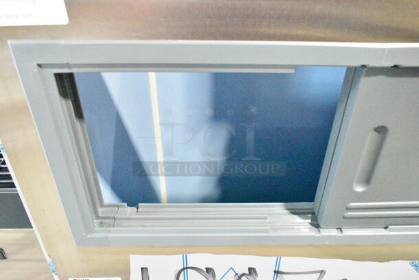 BRAND NEW SCRATCH AND DENT! Follett SG700S-30 Upright Ice Storage Bin with SmartGATE - 680 lb. - Image 6 of 11